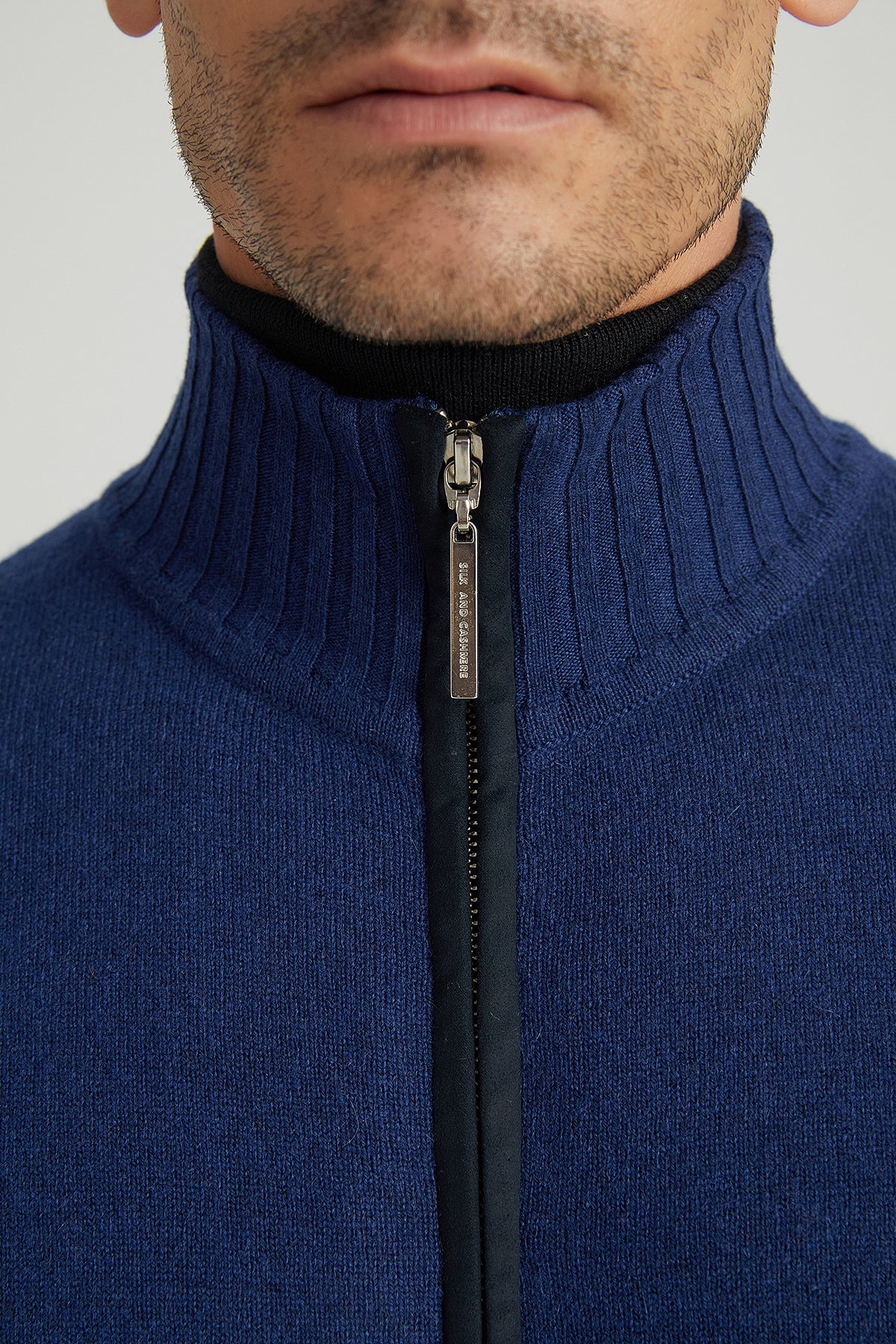 Lacivert Saf Kaşmir Deri Biyeli Yarım Balıkçı Yaka Fermuarlı Erkek Hırka