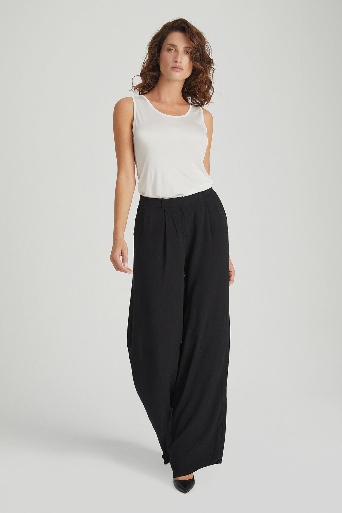 Beyaz Marina İpekli Yuvarlak Yaka Kolsuz T-Shirt