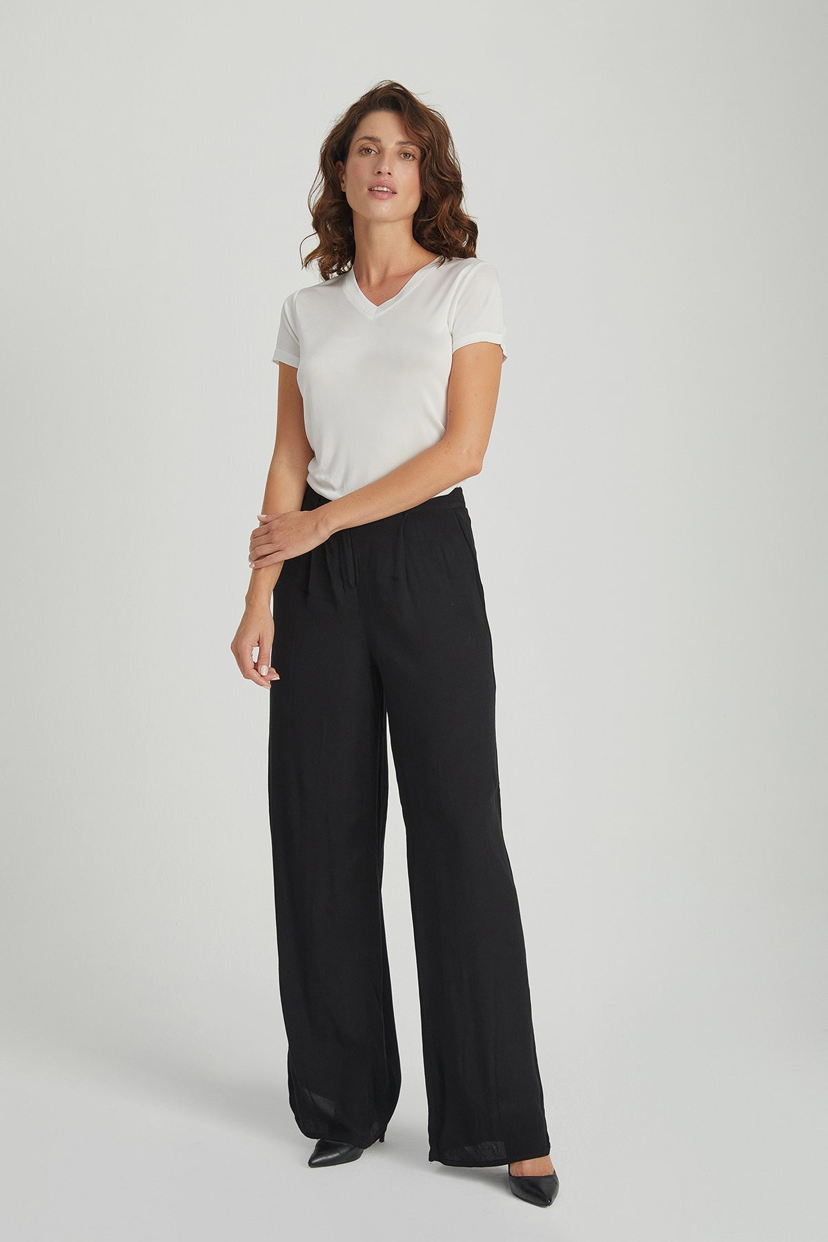 Beyaz Marina İpekli V Yaka  Kısa Kollu T-Shirt