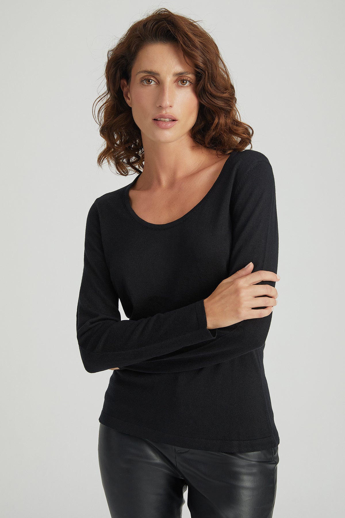 Siyah Aleyna İpek ve Kaşmir Yuvarlak Yaka Uzun Kollu Kadın Triko
