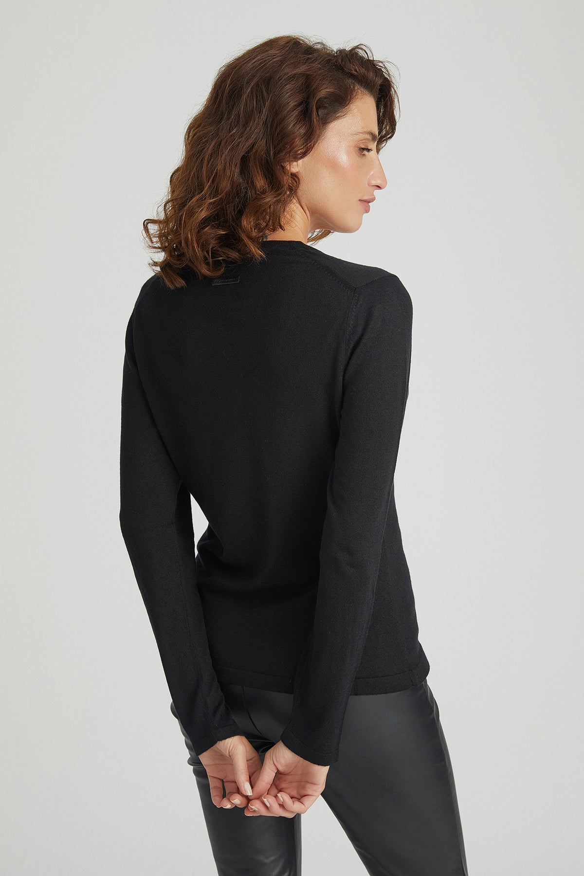 Siyah Aleyna İpek ve Kaşmir Yuvarlak Yaka Uzun Kollu Kadın Triko