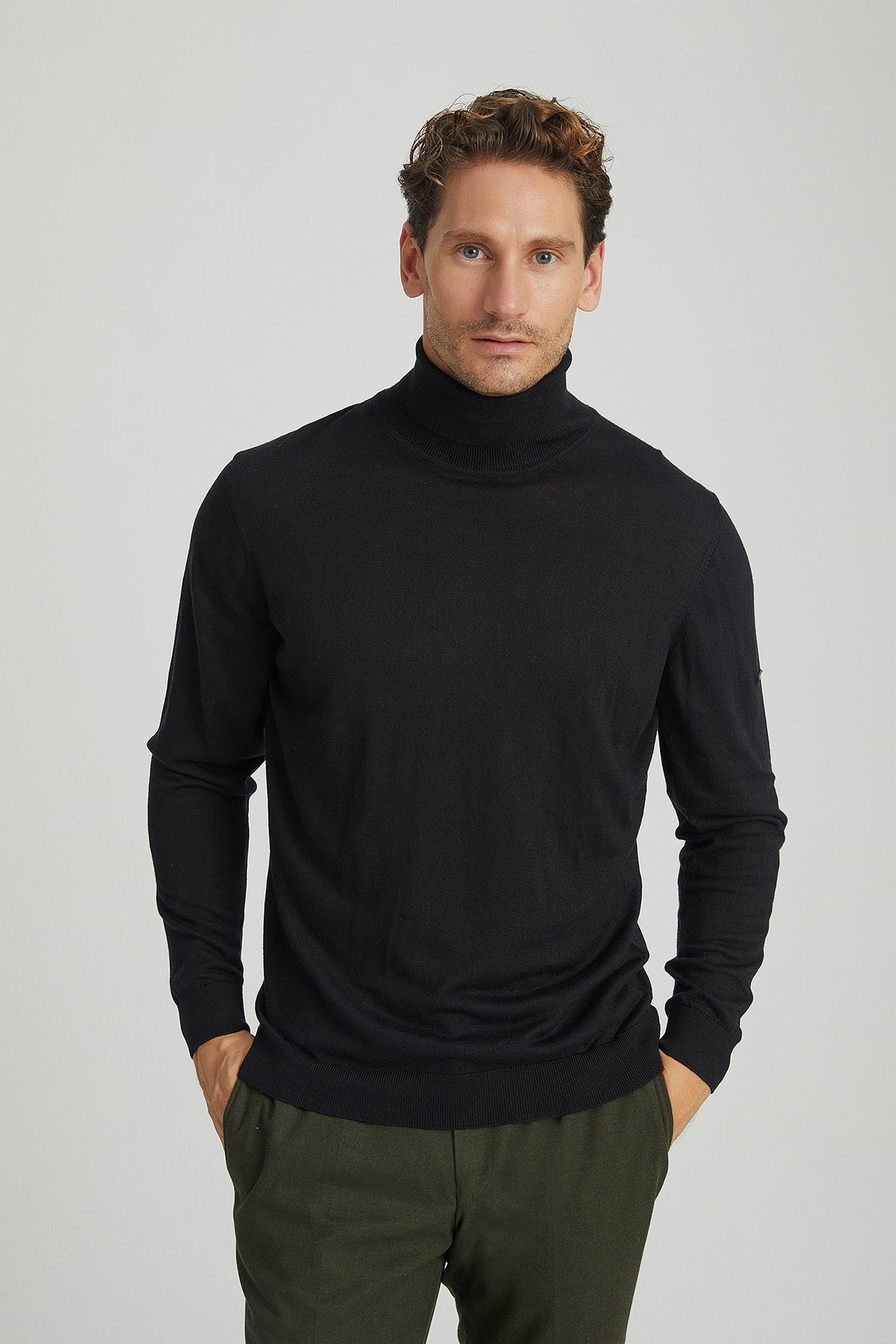 Siyah İpek ve Kaşmir Balıkçı Yaka Uzun Kollu Utku Erkek Triko