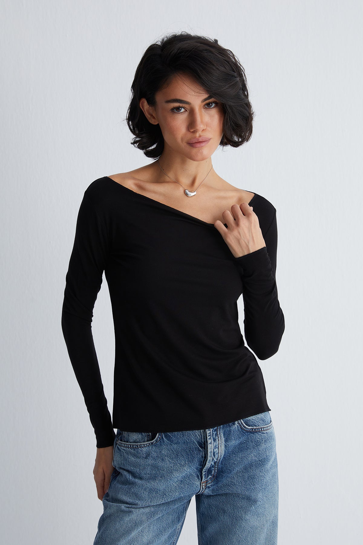 Siyah Ultralight Kayık Yaka Üst