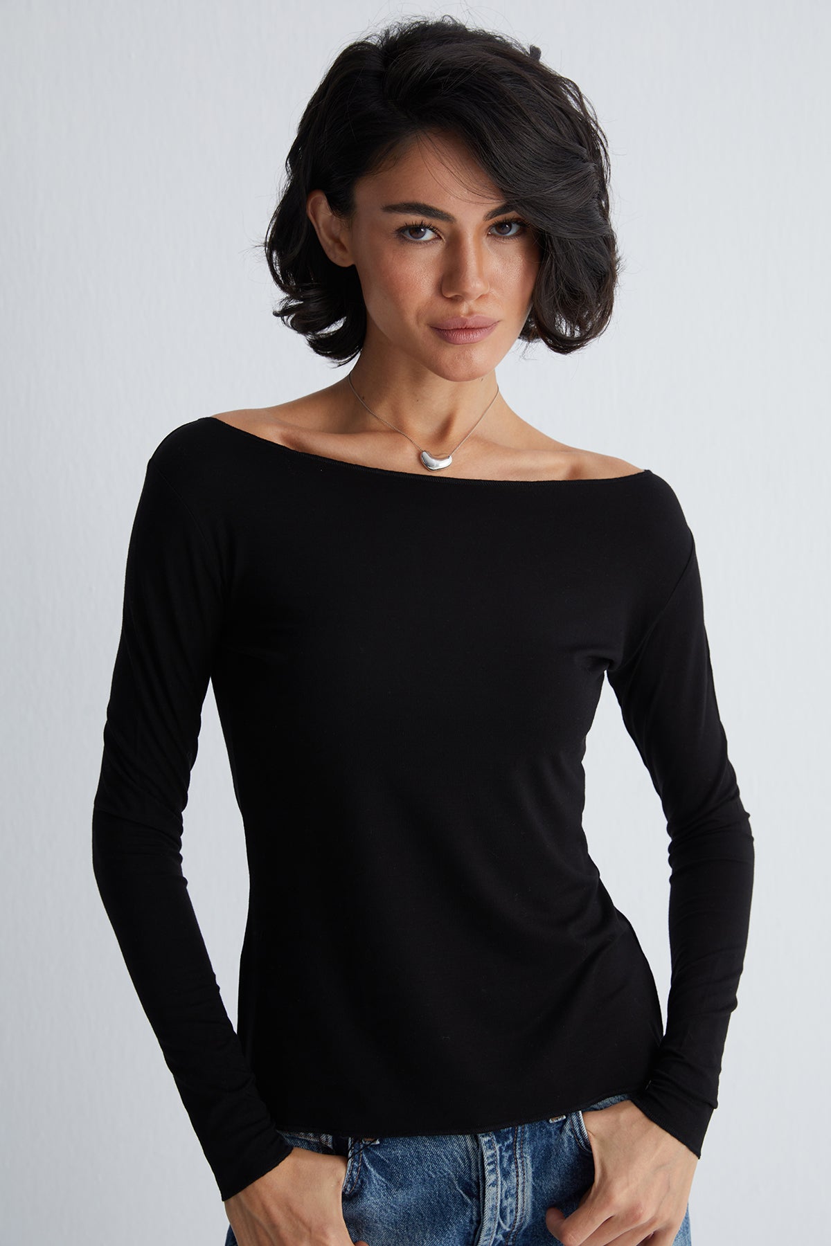 Siyah Ultralight Kayık Yaka Üst