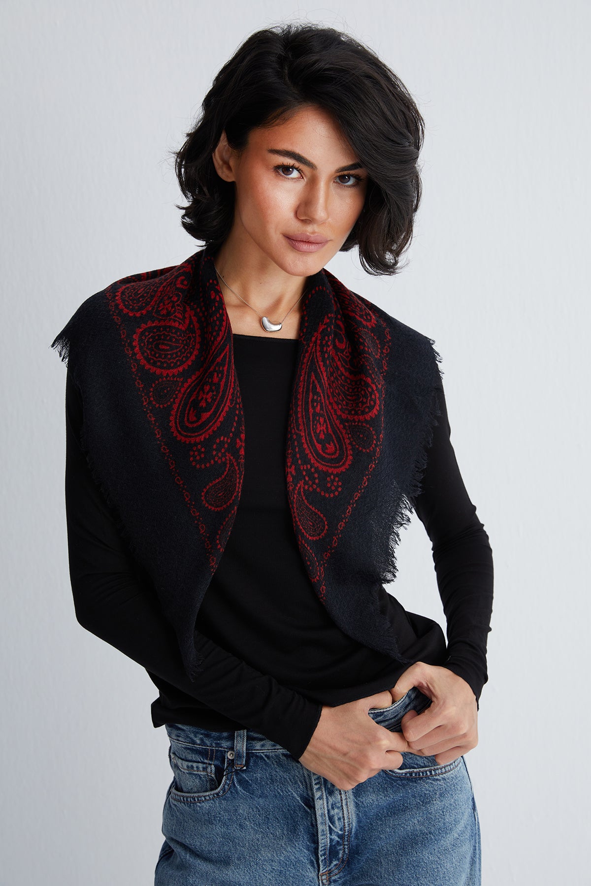 Siyah Jas Desenli Kare Şal 70x70 cm