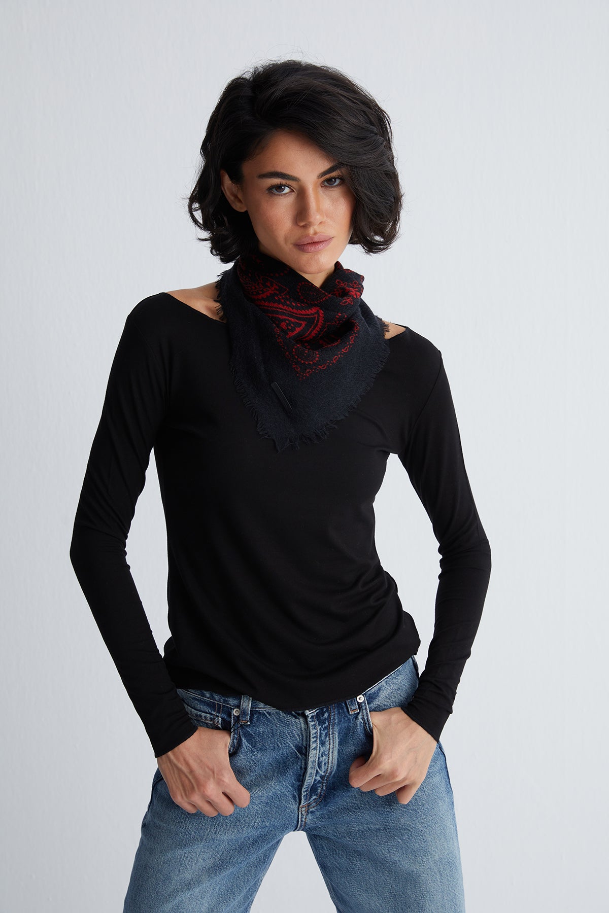 Siyah Ultralight Kayık Yaka Üst