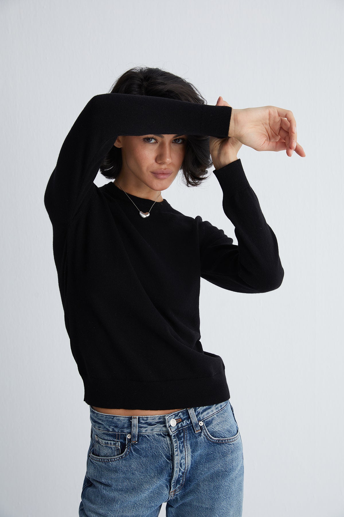 Siyah Lilly Saf Kaşmir Yuvarlak Yaka Kazak