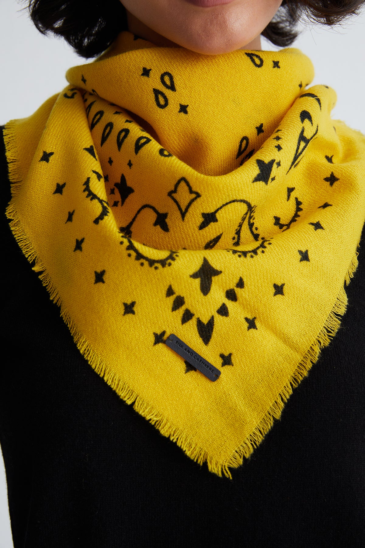 Sarı Jas Desenli Kare Şal 70x70 cm