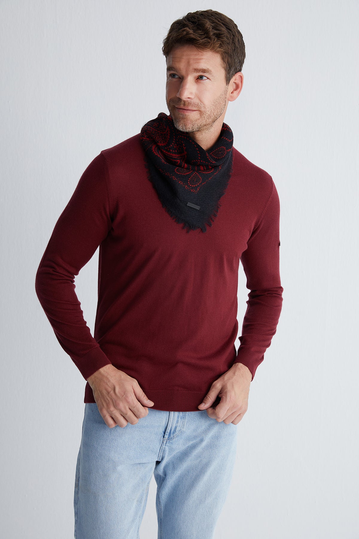 Siyah Jas Desenli Kare Şal 70x70 cm