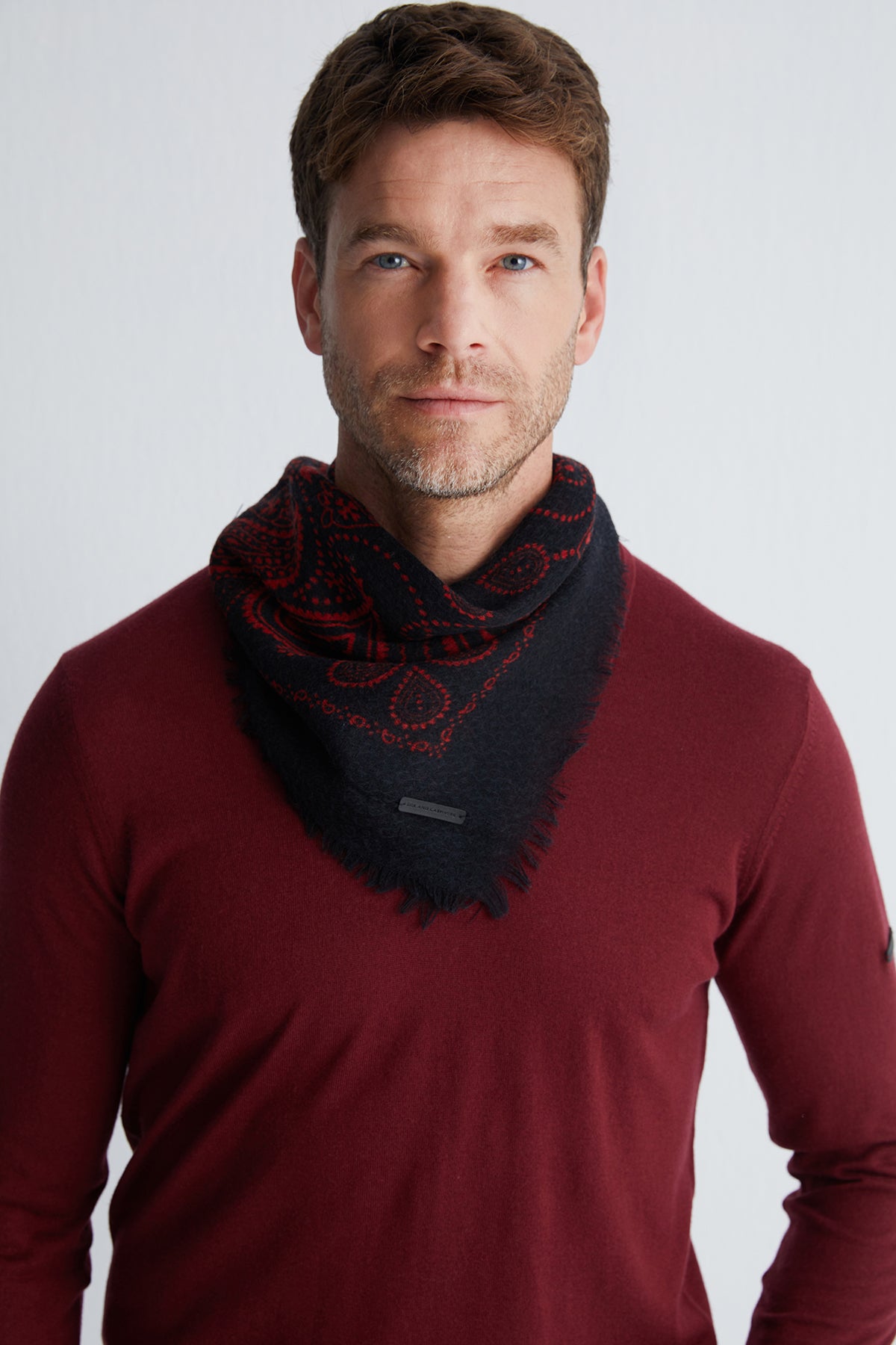 Siyah Jas Desenli Kare Şal 70x70 cm