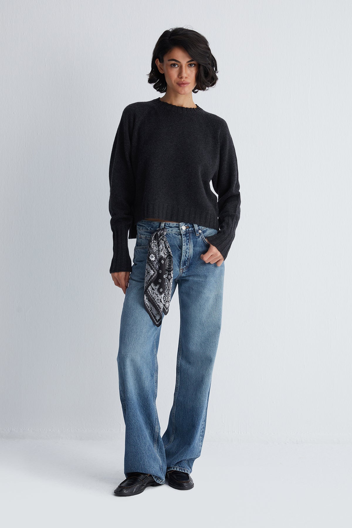 Gri Vanessa Saf Kaşmir Yuvarlak Yaka Crop Kazak