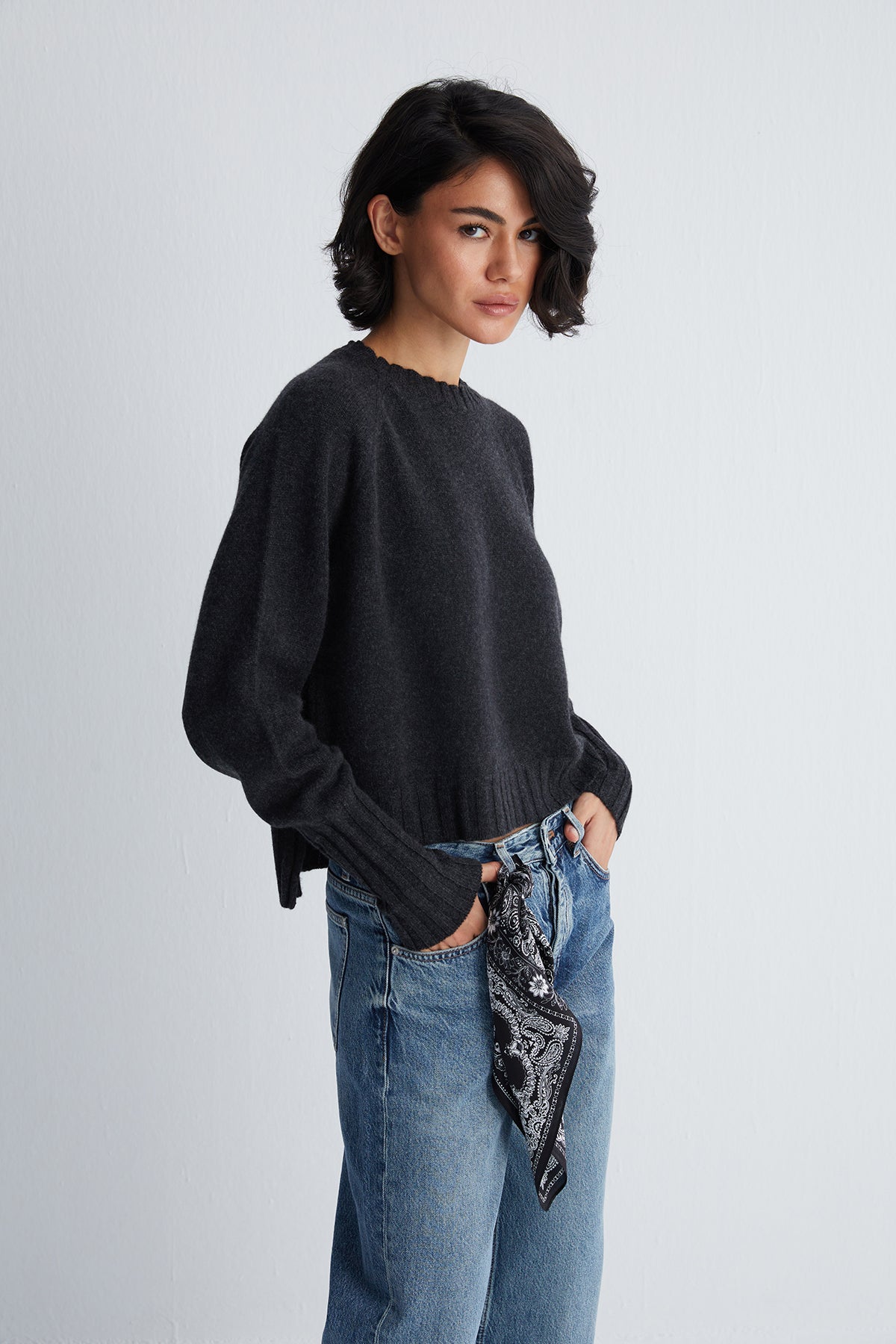 Gri Vanessa Saf Kaşmir Yuvarlak Yaka Crop Kazak