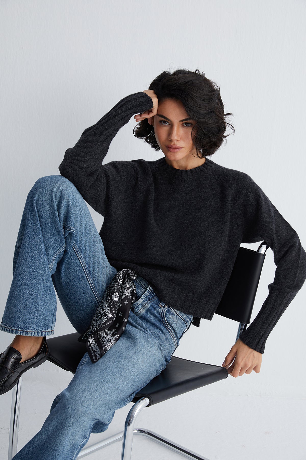 Gri Vanessa Saf Kaşmir Yuvarlak Yaka Crop Kazak