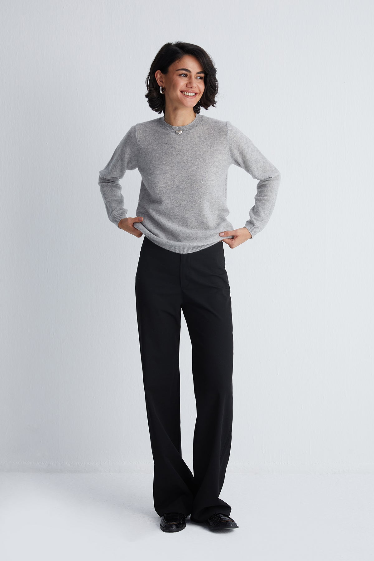 Gri Alexia Kaşmirli İşlemeli Yuvarlak Yaka Kazak