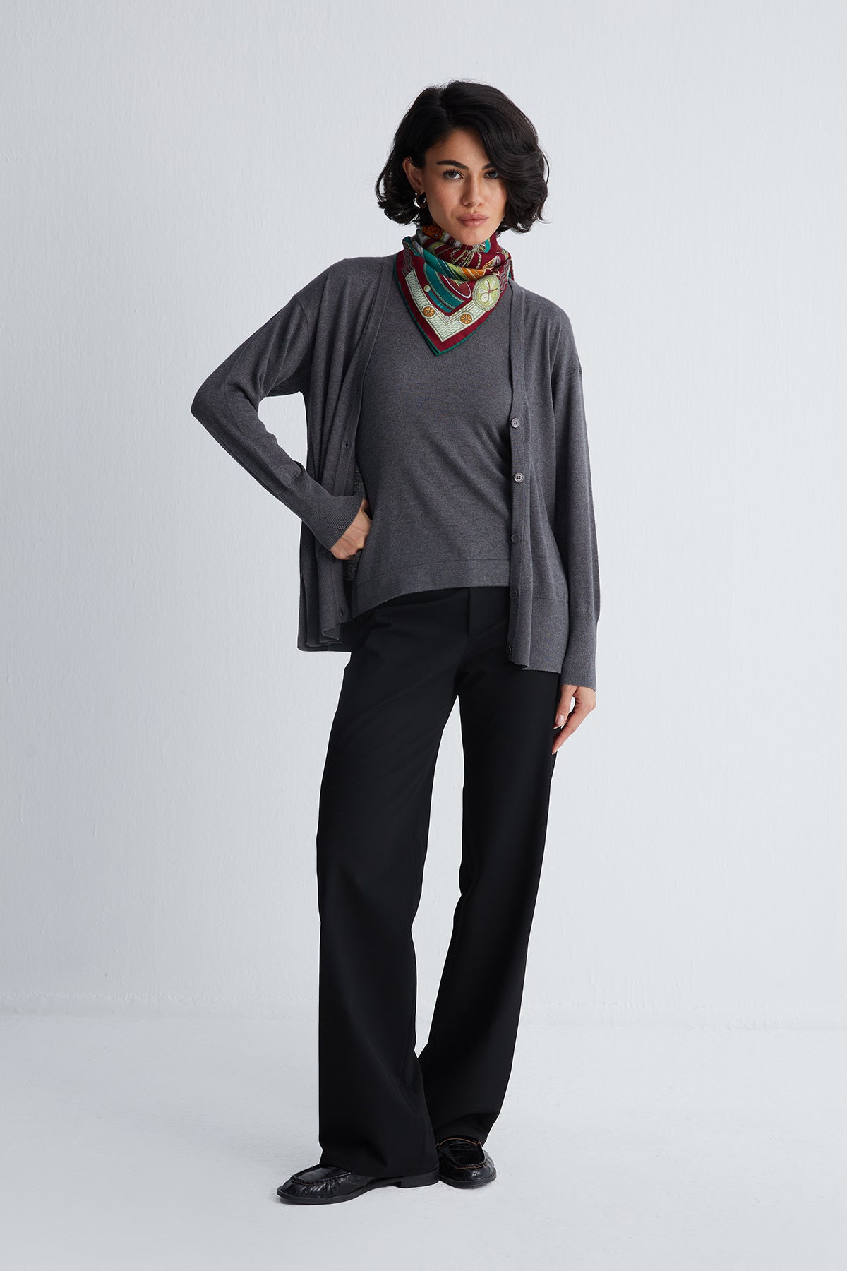 Koyu Lacivert Lea Saf Kaşmir Baskılı Eşarp 70x 70 cm