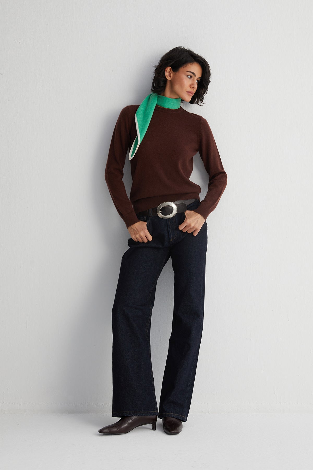 Koyu Kahve Lilly Saf Kaşmir Yuvarlak Yaka Kazak