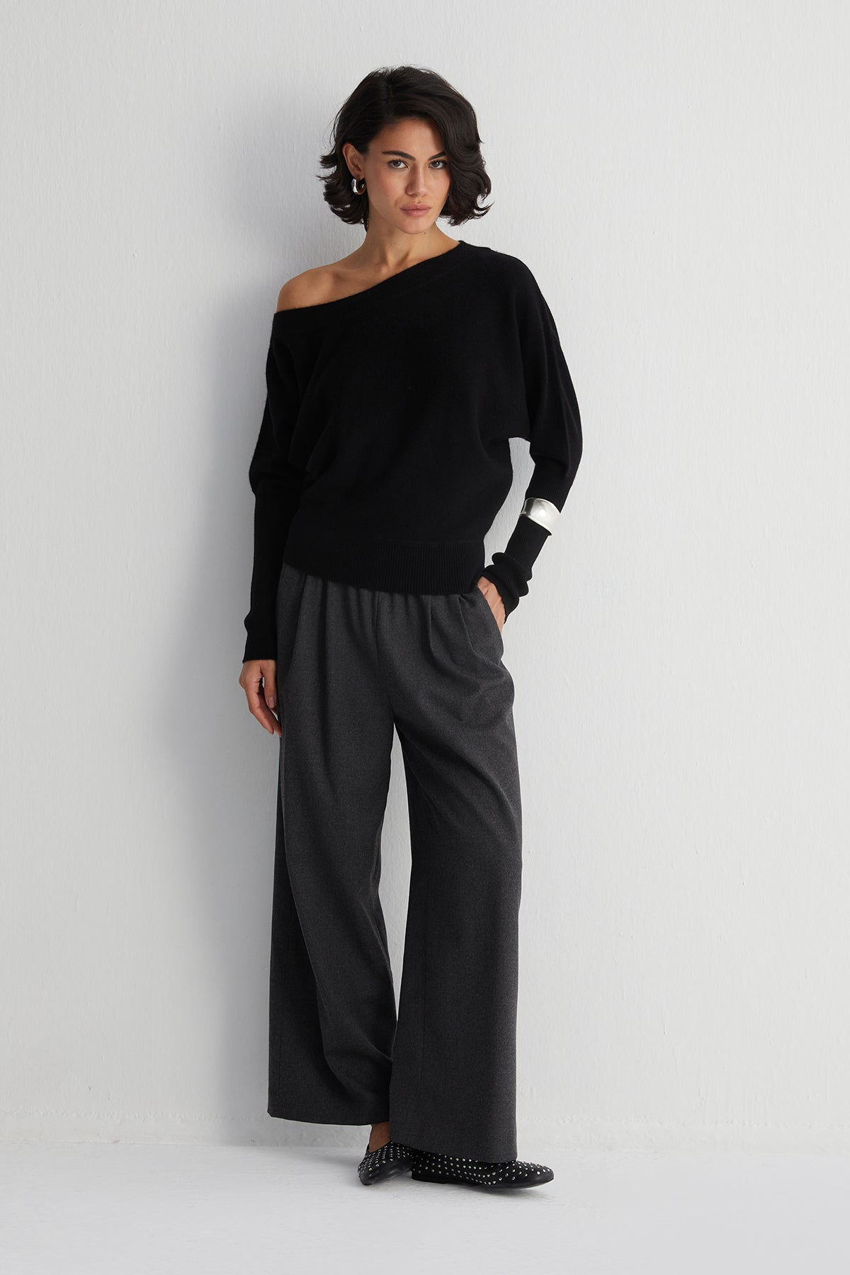 Siyah Vanessa Saf Kaşmir Tek Omuz Dekolte Kazak