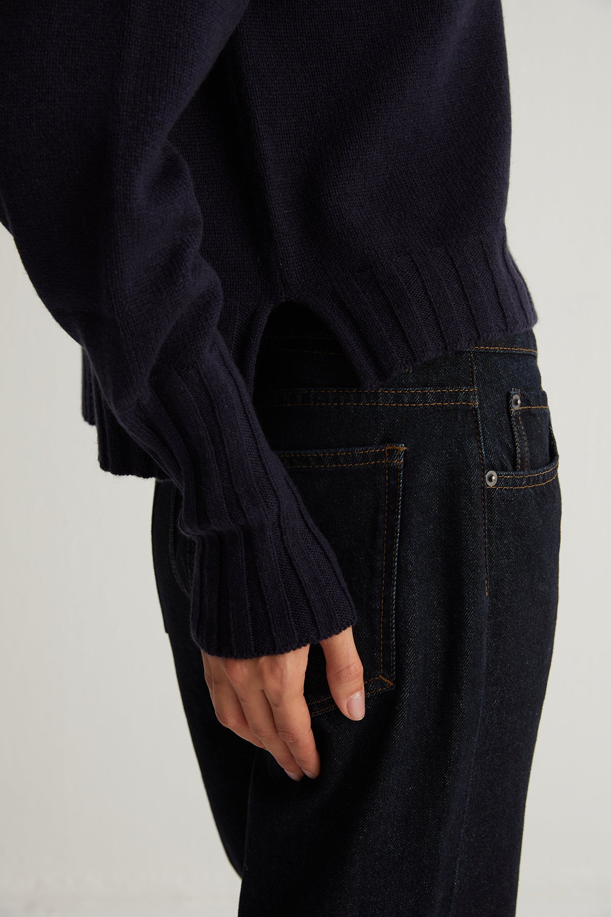 Lacivert Vanessa Saf Kaşmir Yuvarlak Yaka Crop Kazak