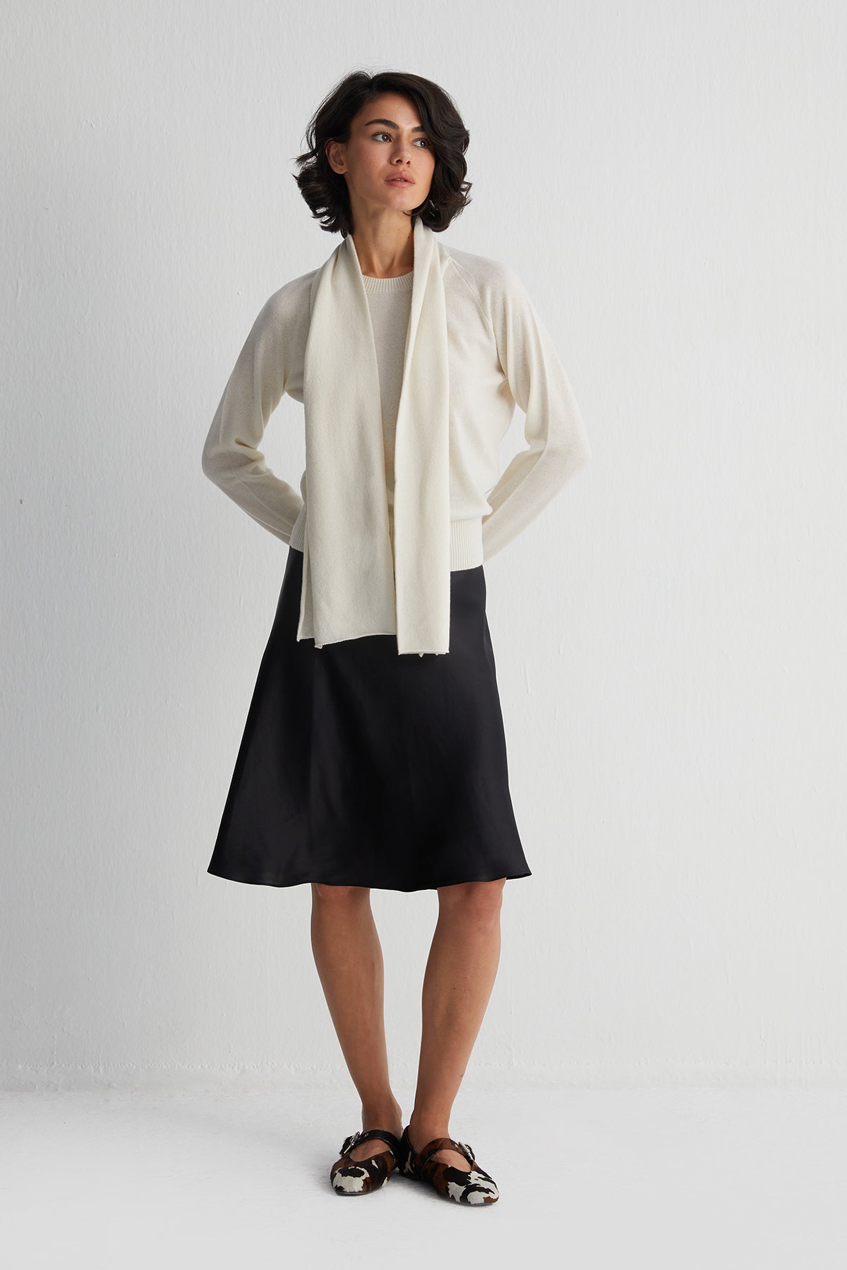 Ekru Vanessa Saf Kaşmir Atkı Yakalı Kazak