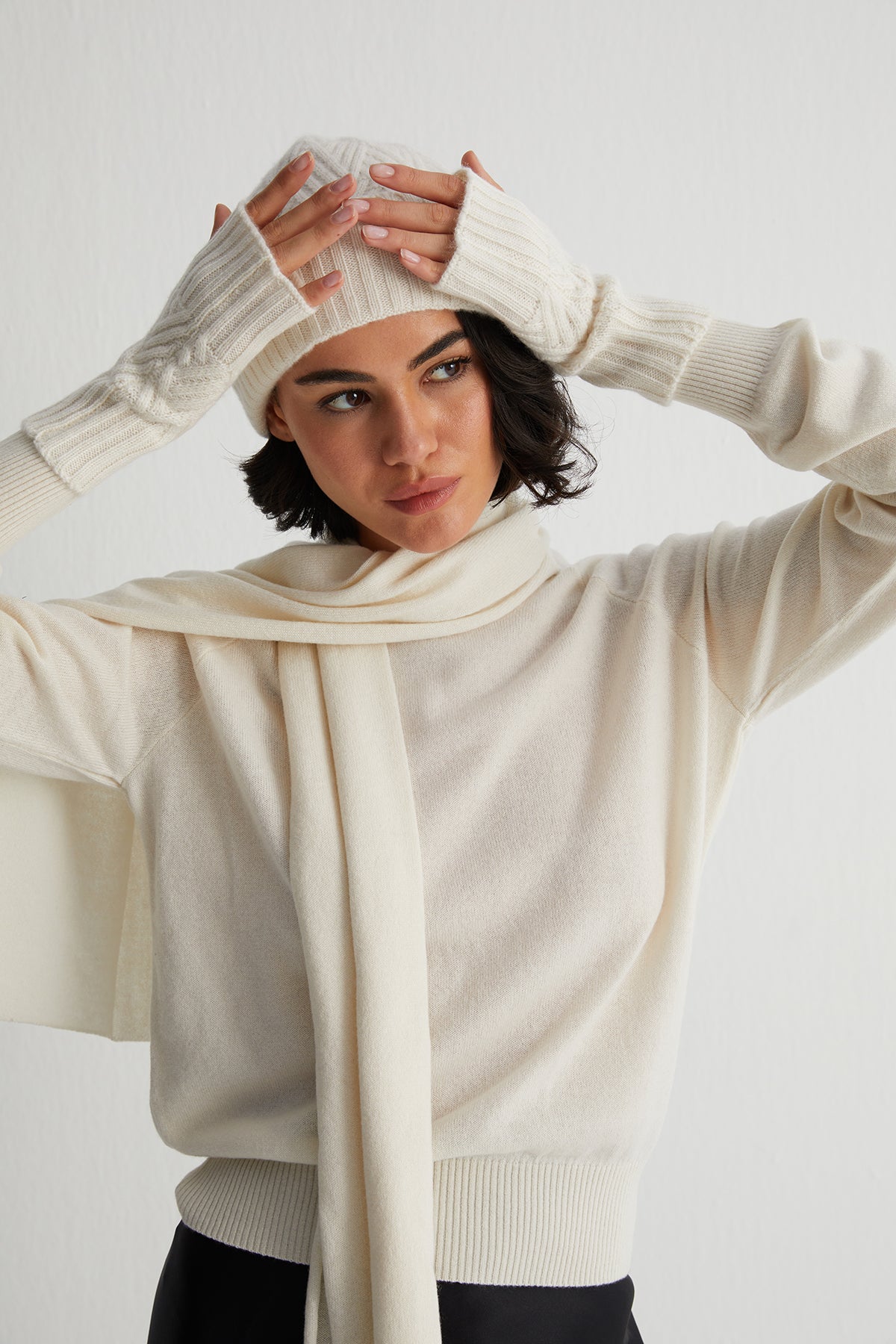 Beyaz Maggie Saf Kaşmir Bere