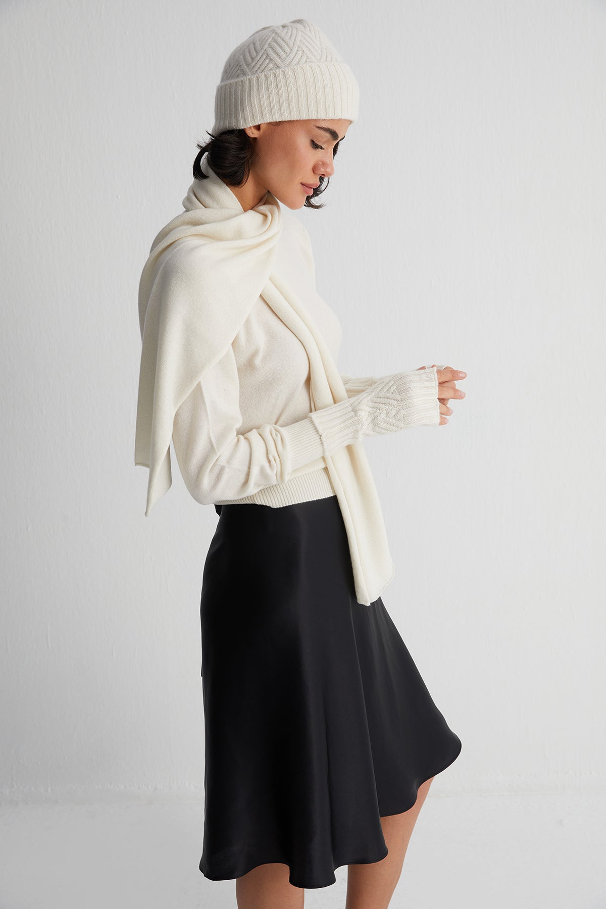 Beyaz Maggie Saf Kaşmir Bere