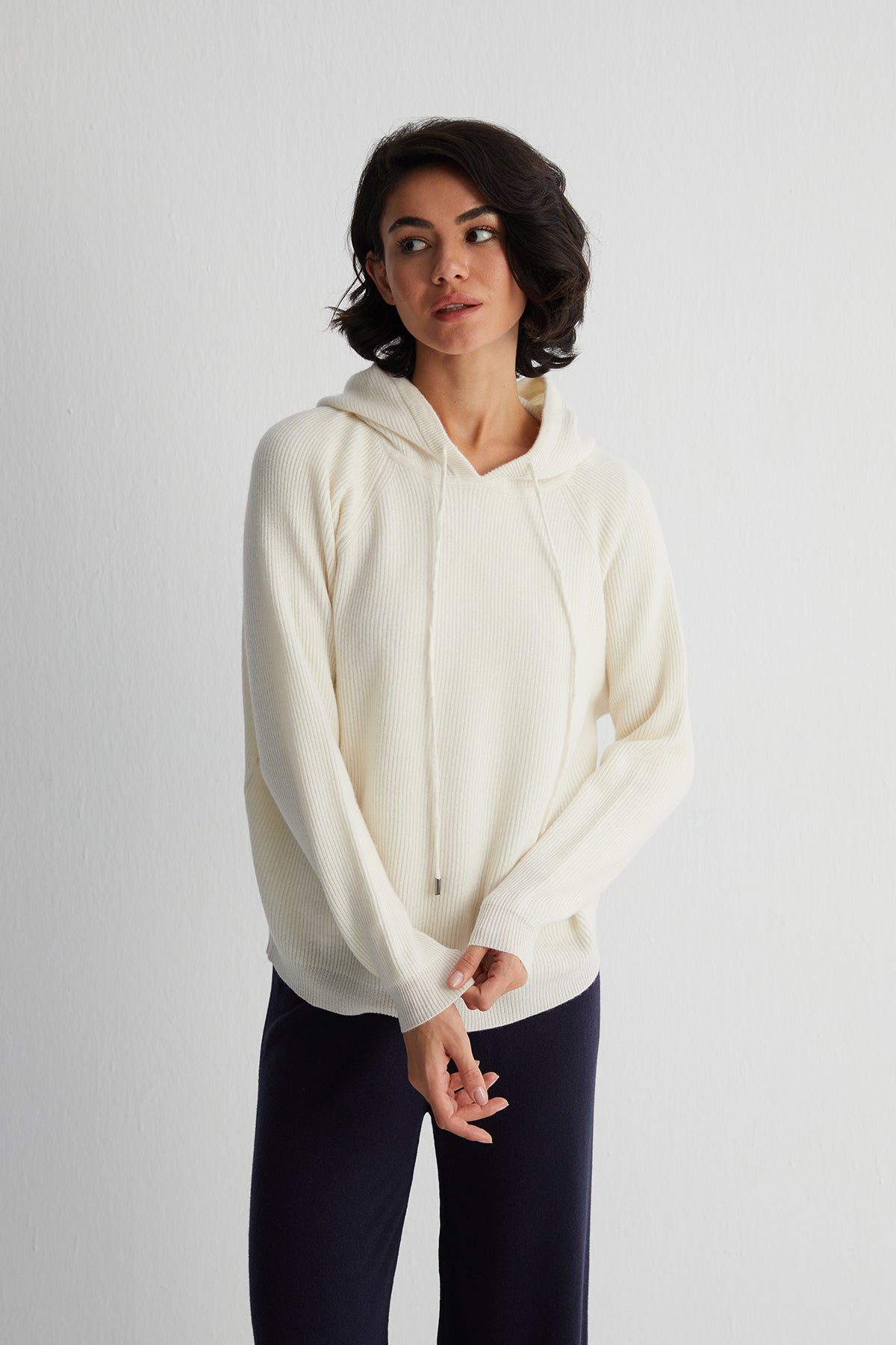 Beyaz Alexia Saf Kaşmir Ribana Kapüşonlu