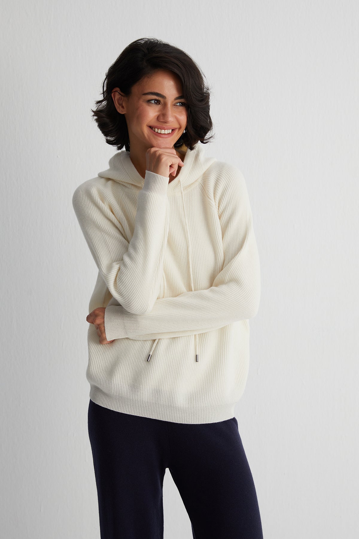 Beyaz Alexia Saf Kaşmir Ribana Kapüşonlu