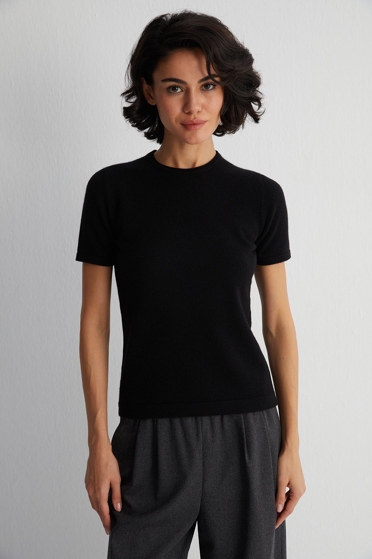 Siyah Lilly Saf Kaşmir Yuvarlak Yaka T-Shirt