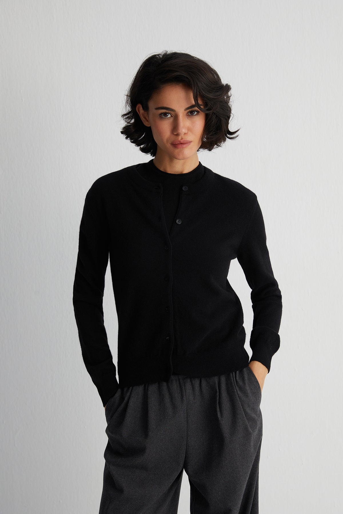 Siyah Lilly Saf Kaşmir Bisiklet Yaka Hırka