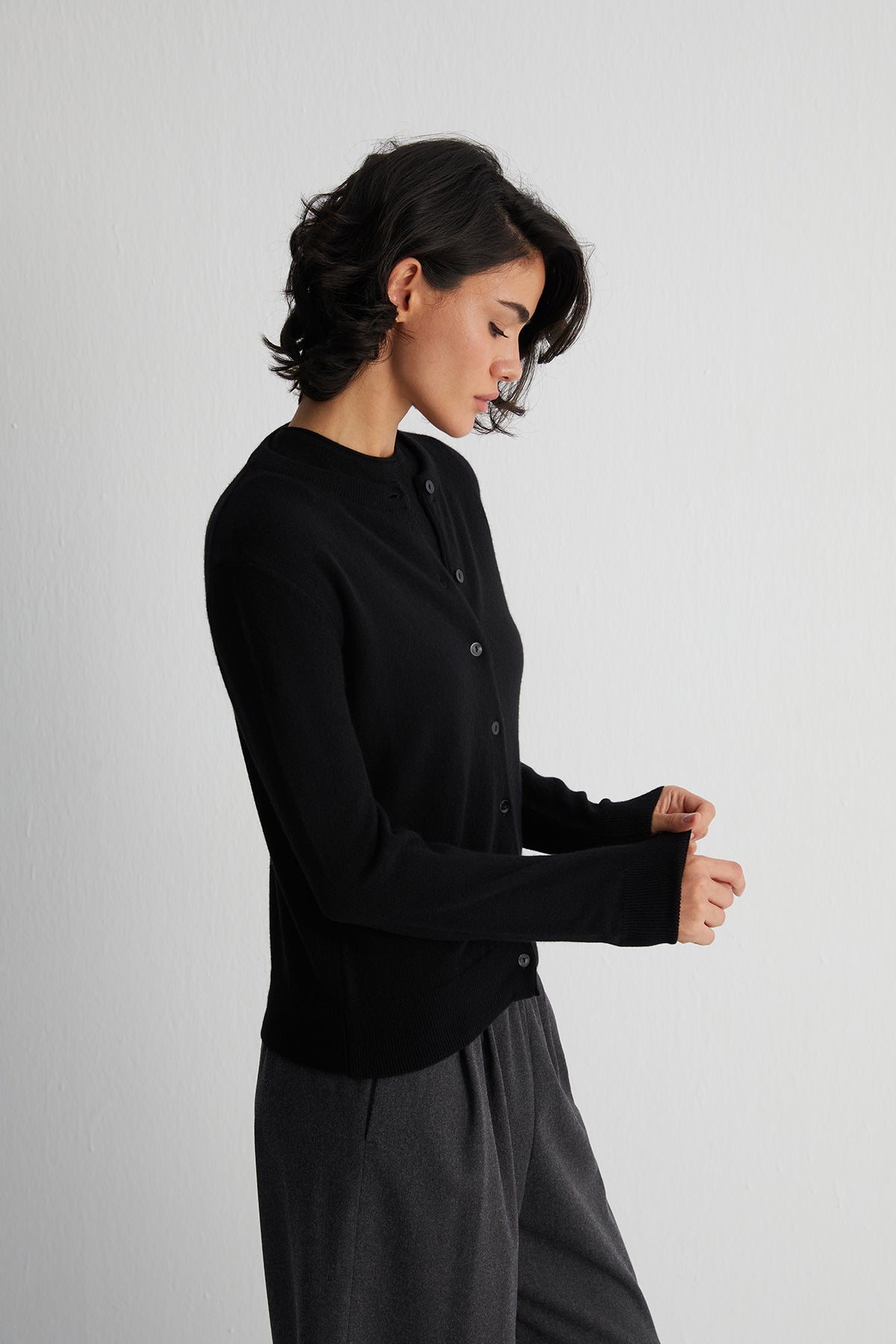 Siyah Lilly Saf Kaşmir Bisiklet Yaka Hırka