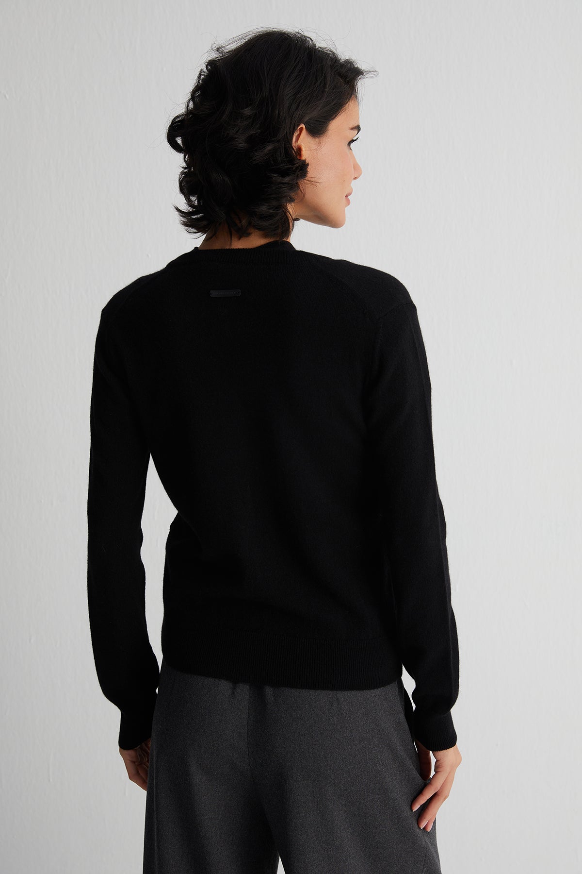 Siyah Lilly Saf Kaşmir Bisiklet Yaka Hırka