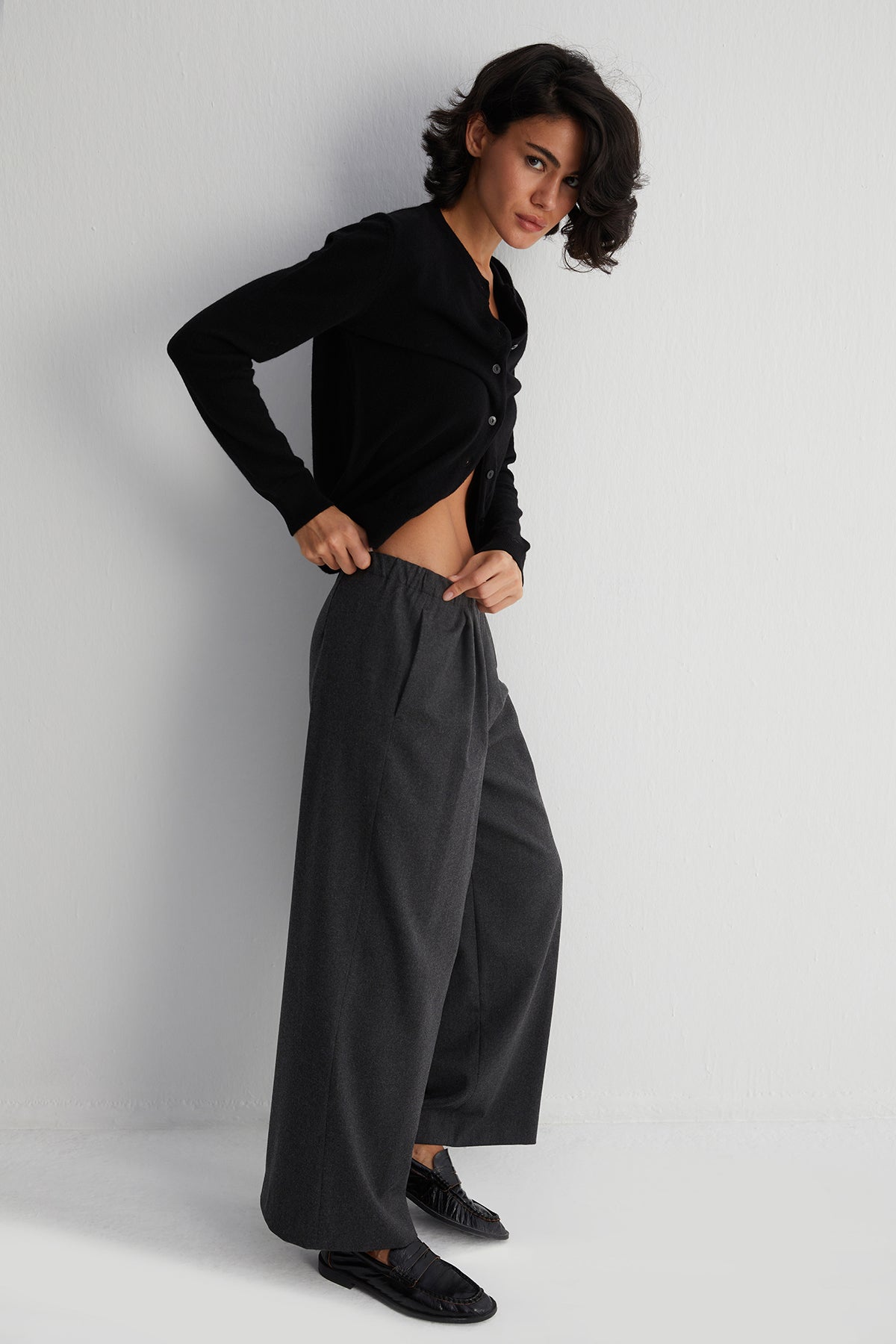 Siyah Lilly Saf Kaşmir Bisiklet Yaka Hırka