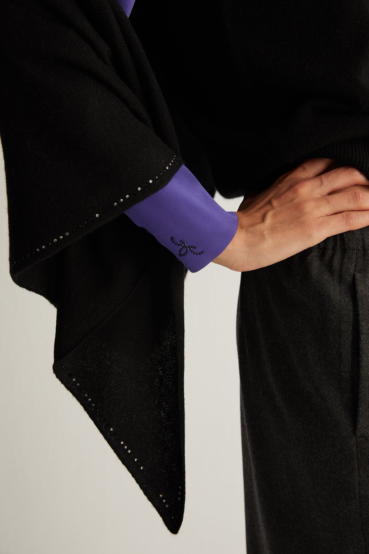 Siyah Saf Kaşmir Taşlı Üçgen Şal 105x105x165 cm