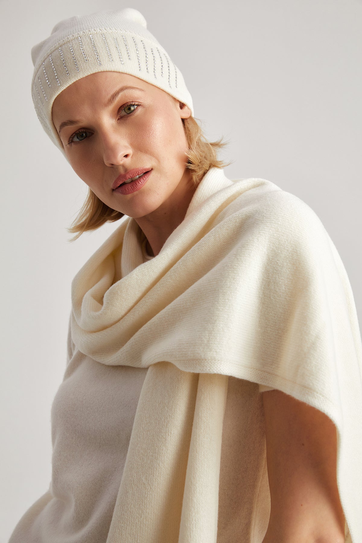 Ekru Lucia Taş Detaylı Bere