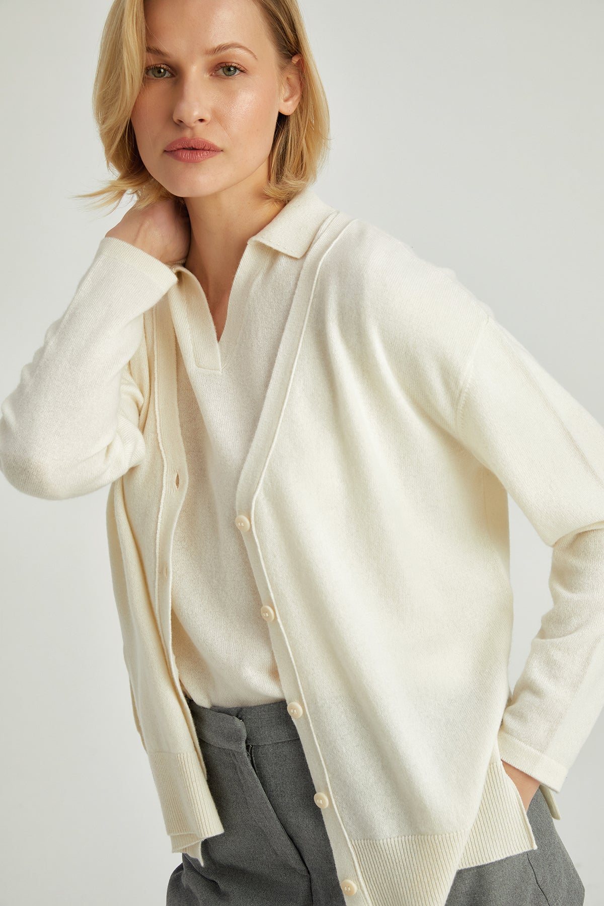 Ekru Lilly Saf Kaşmir V Yaka Hırka