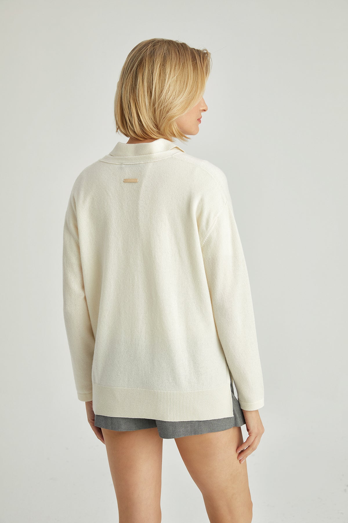 Ekru Lilly Saf Kaşmir V Yaka Hırka