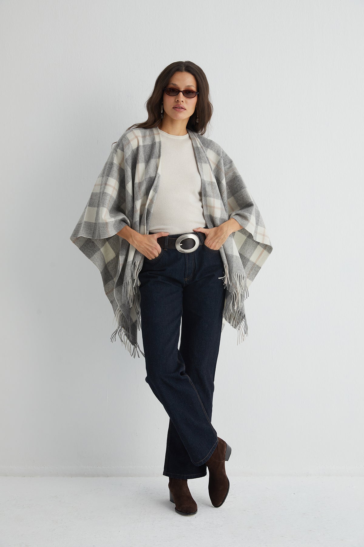 Gri Laura Saf Yün Panço