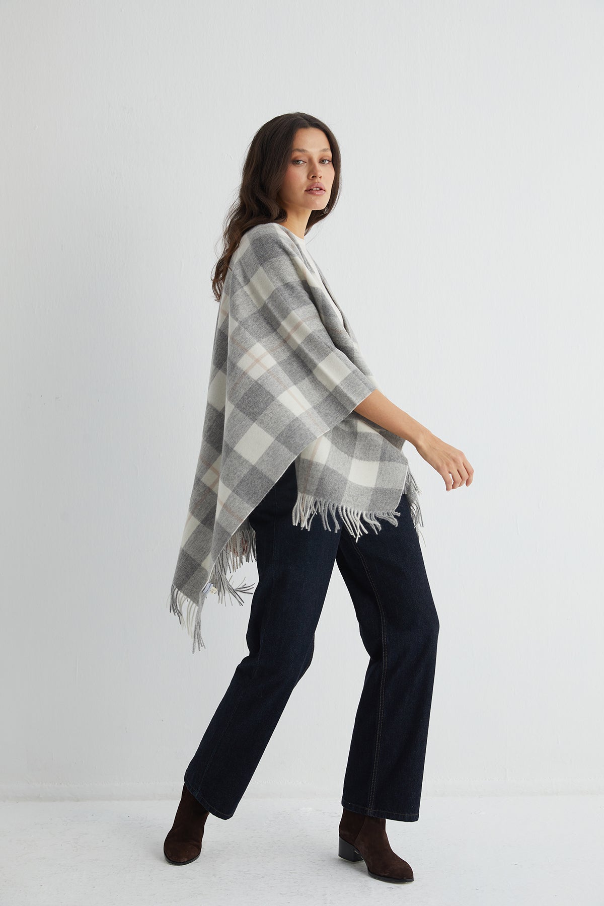 Gri Laura Saf Yün Panço