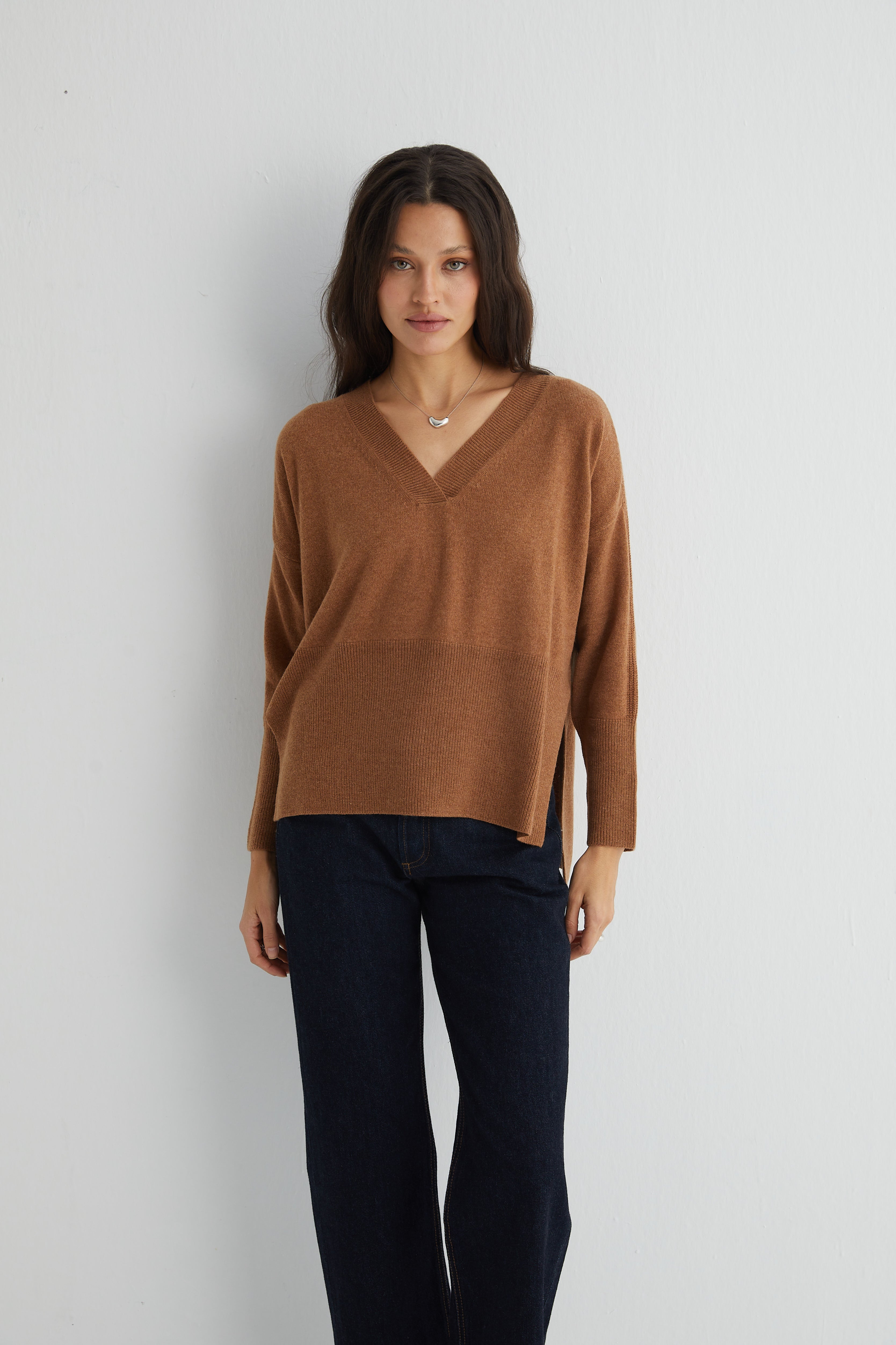 Koyu Camel Isabella Saf Kaşmir Derin V Yaka Kazak