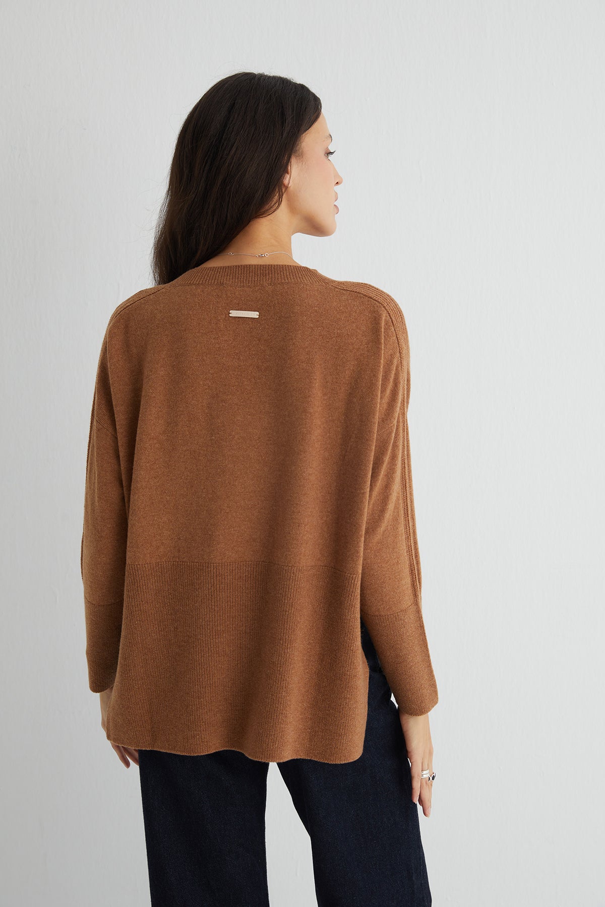 Koyu Camel Isabella Saf Kaşmir Derin V Yaka Kazak