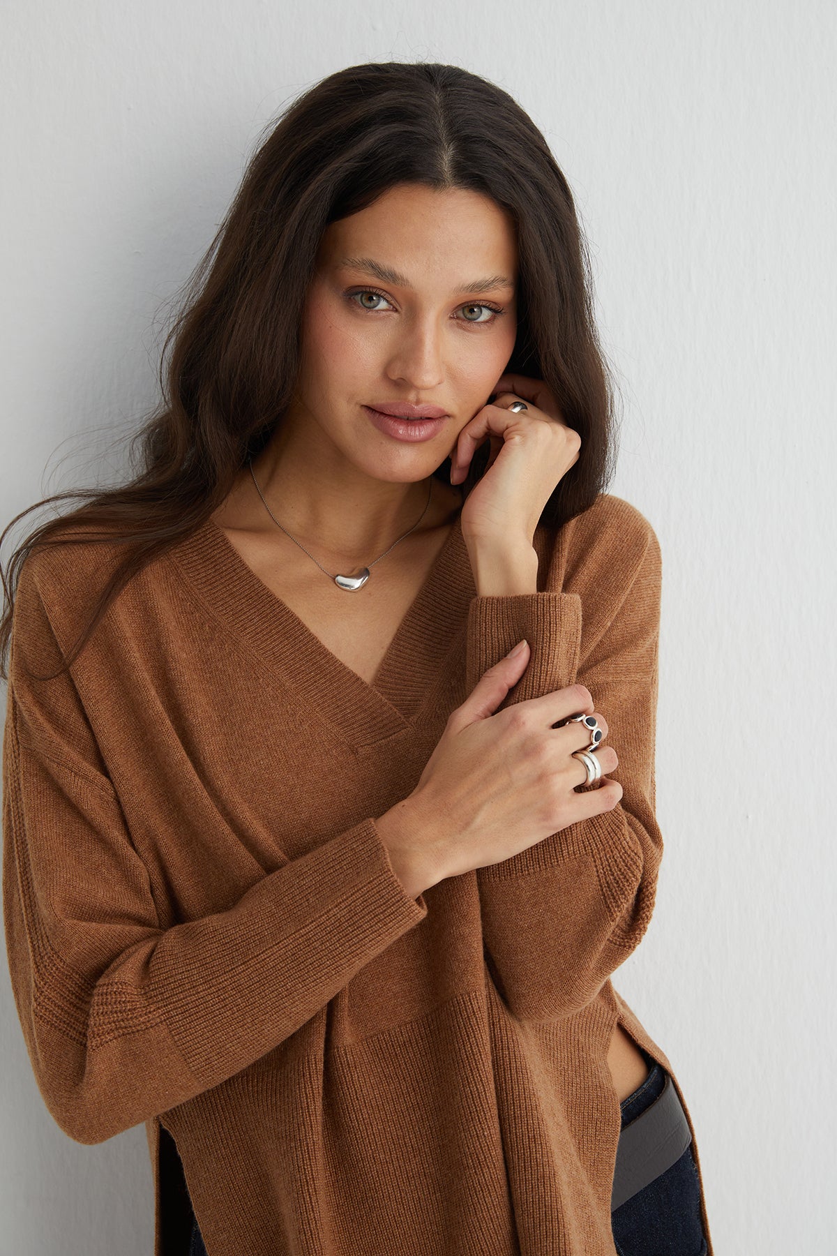 Koyu Camel Isabella Saf Kaşmir Derin V Yaka Kazak