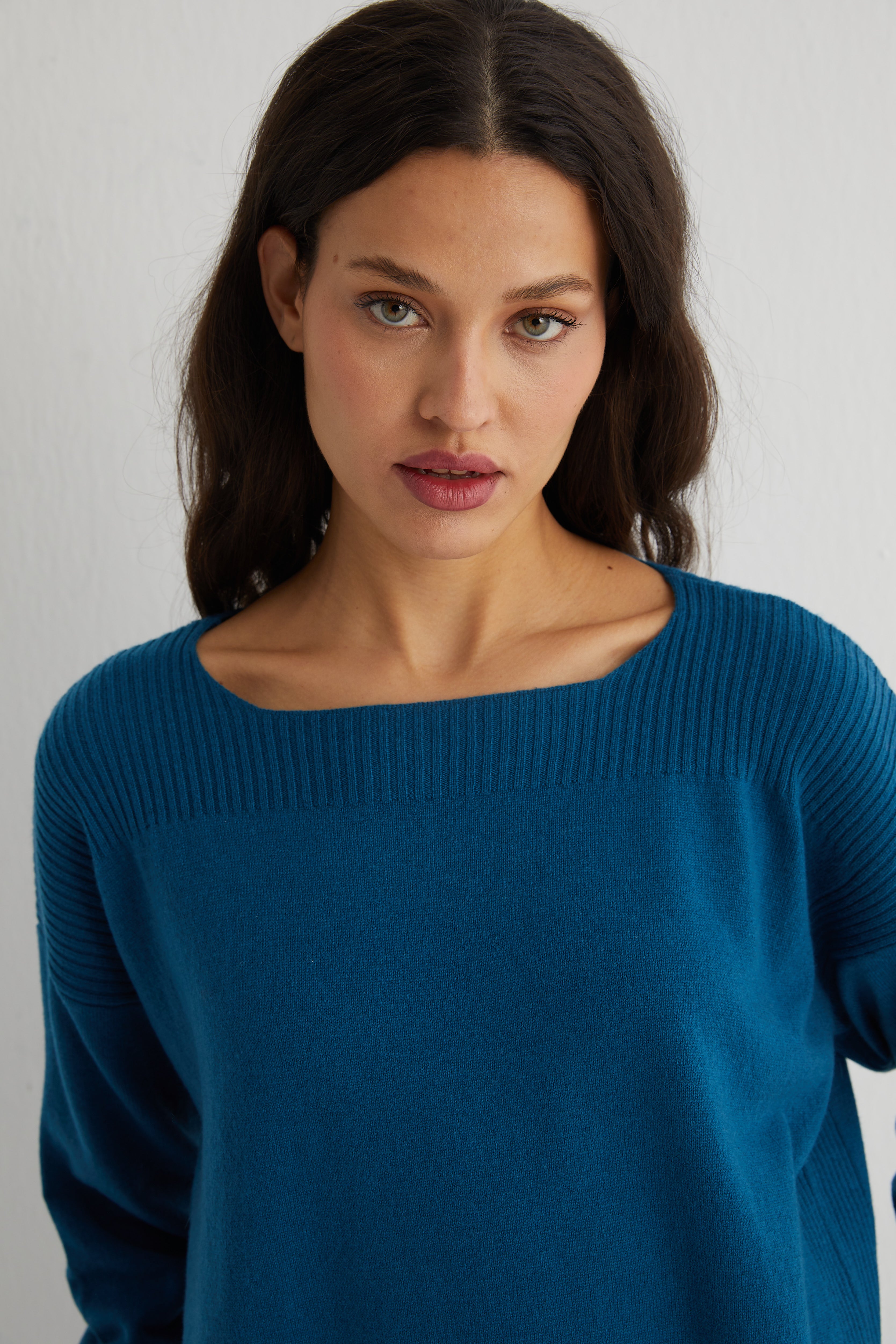 Tavuskuşu Isabella Saf Kaşmir Kayık Yaka Kazak