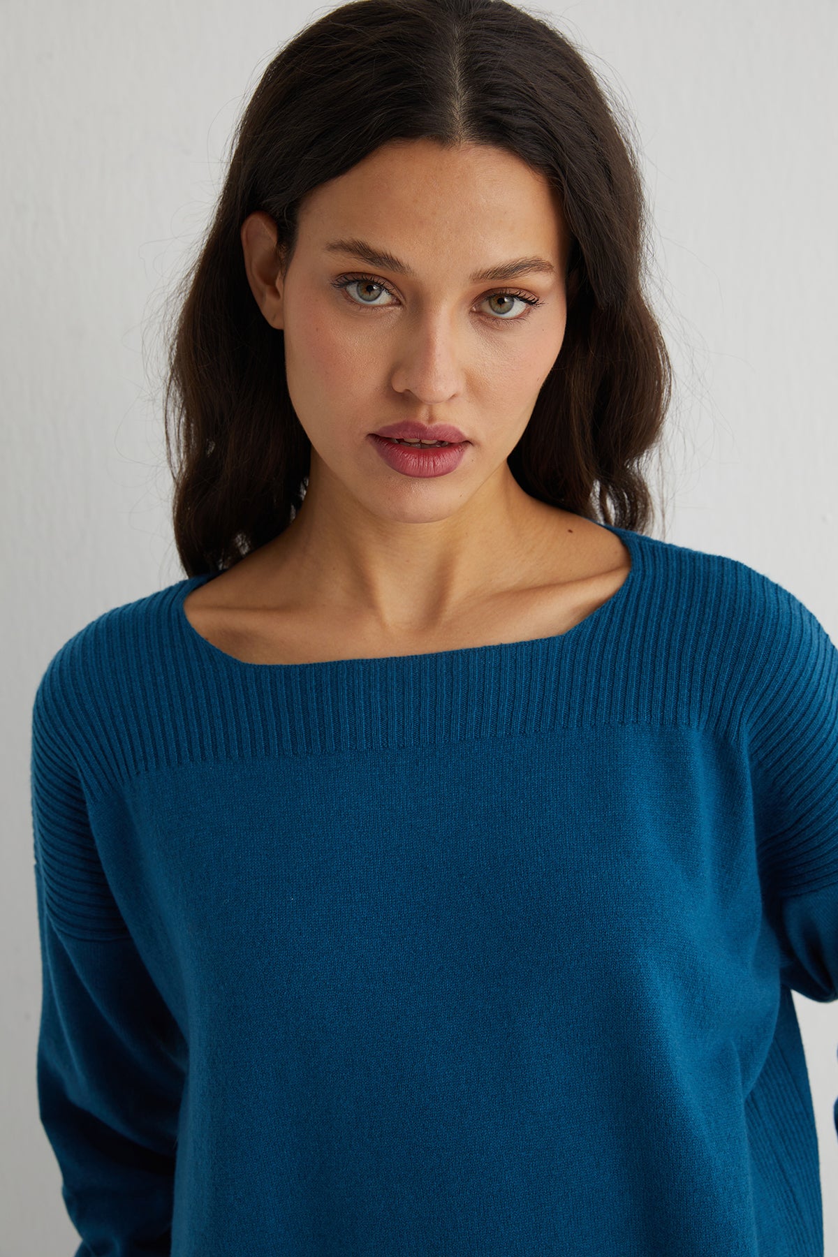 Tavuskuşu Isabella Saf Kaşmir Kayık Yaka Kazak