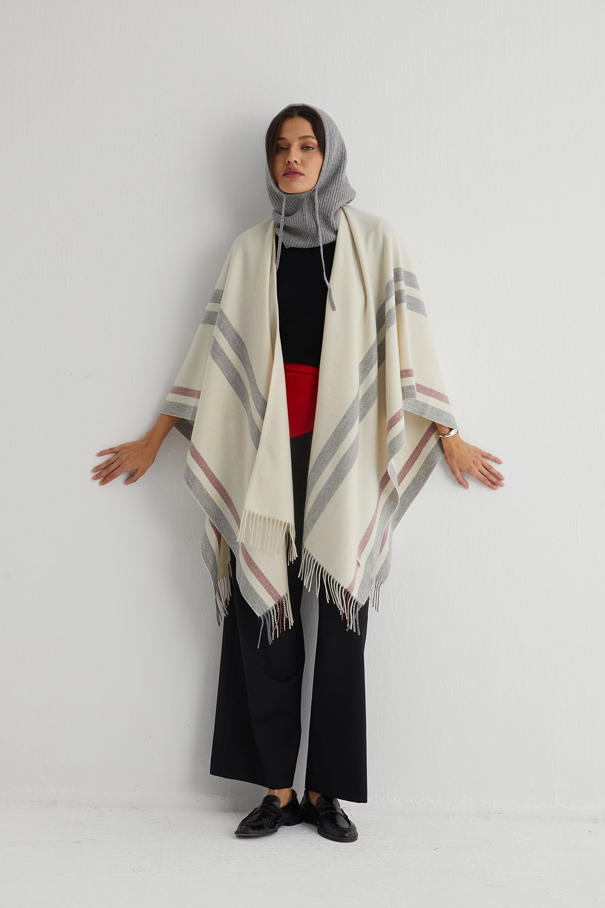 Beyaz Laura Saf Yün Panço