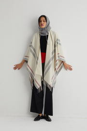 Beyaz Laura Saf Yün Panço