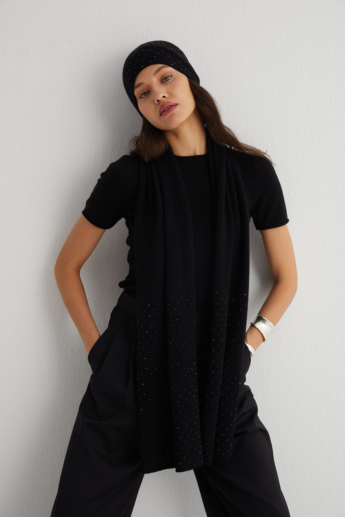 Siyah Lilly Saf Kaşmir Bisiklet Yaka Tişört