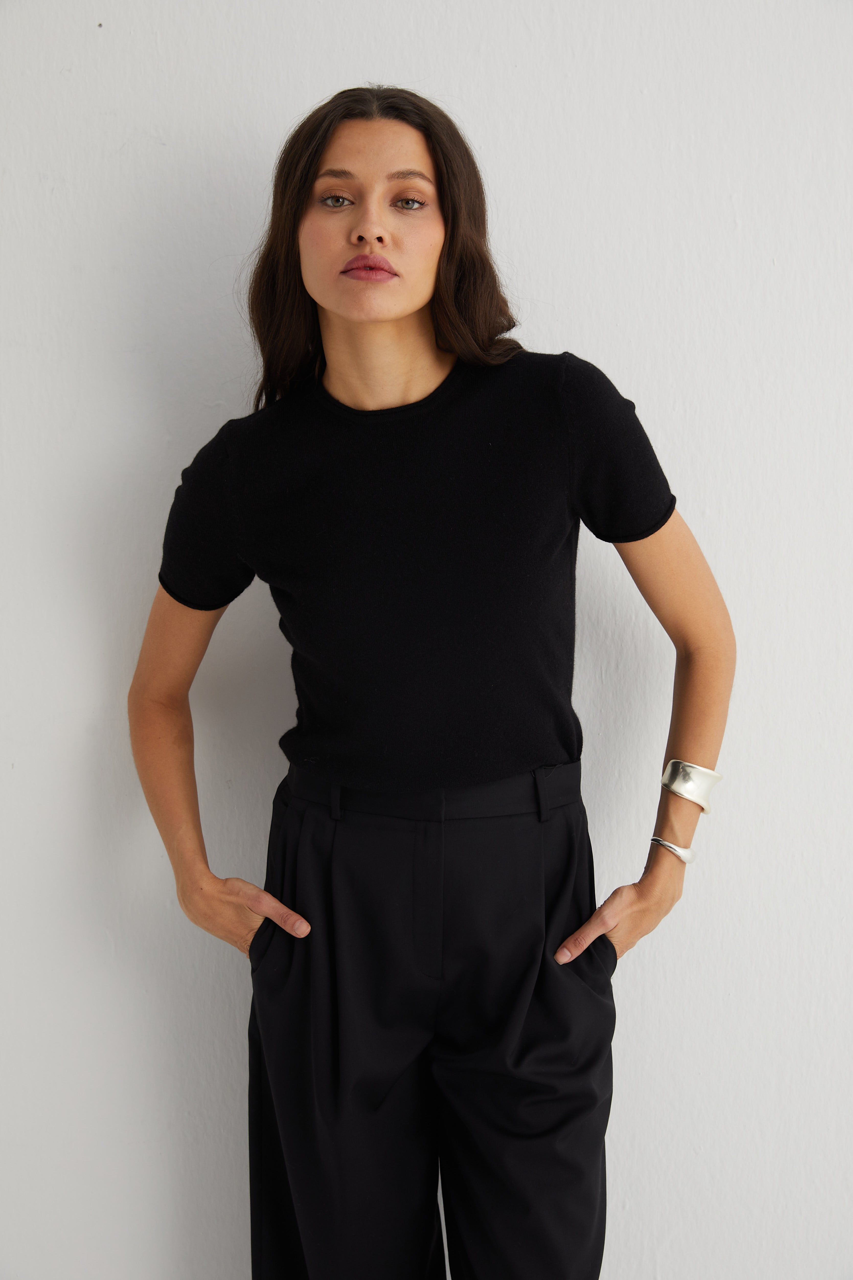 Siyah Lilly Saf Kaşmir Bisiklet Yaka Tişört