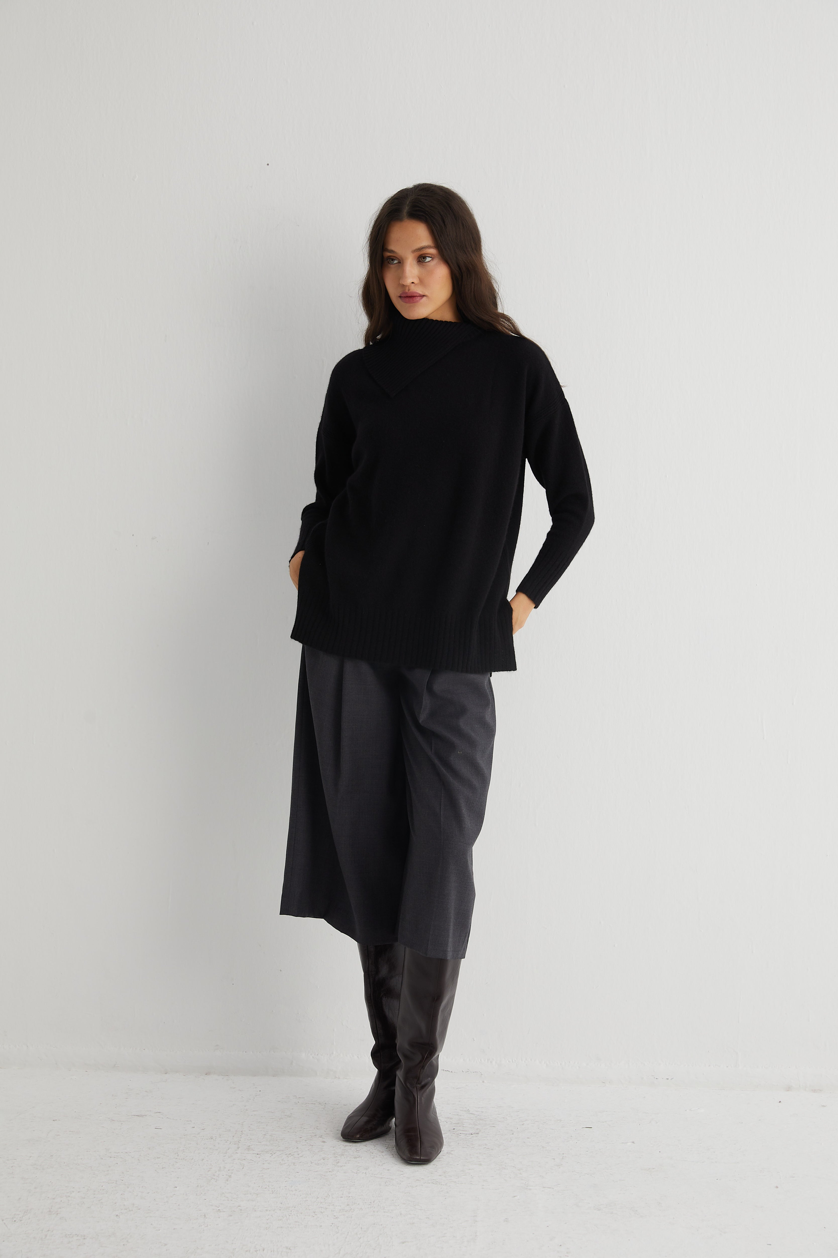 Siyah Isabella Saf Kaşmir Balıkçı Yaka Kazak