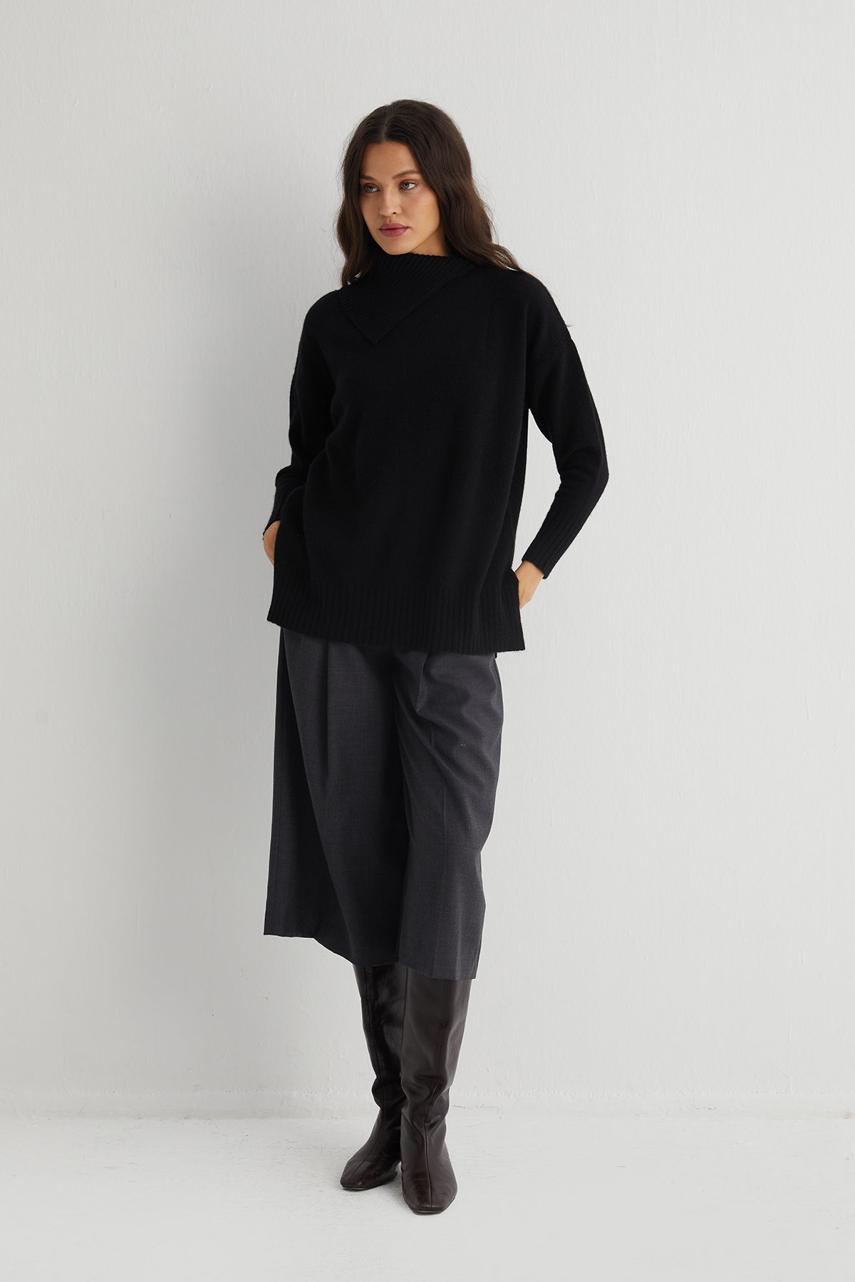 Siyah Isabella Saf Kaşmir Balıkçı Yaka Kazak