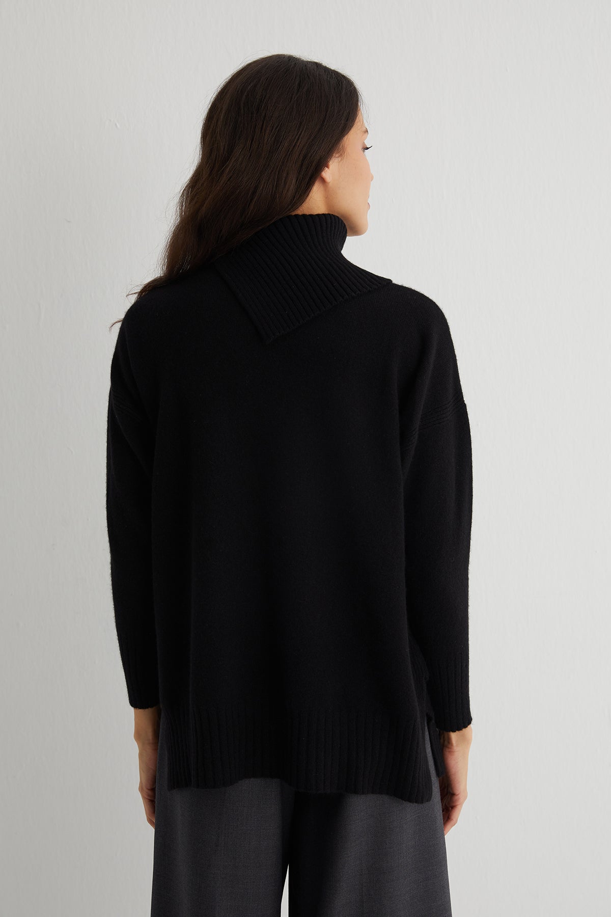 Siyah Isabella Saf Kaşmir Balıkçı Yaka Kazak